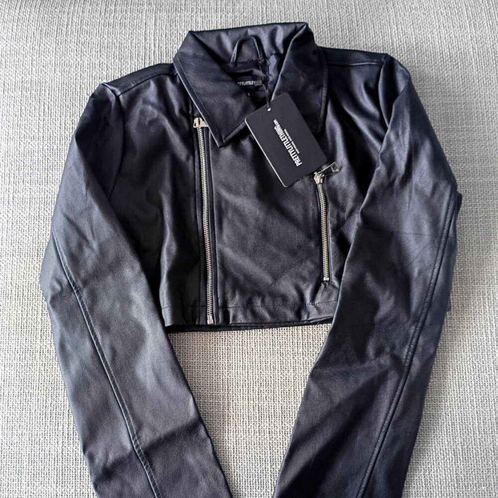 PrettyLittleThing Black Faux Leather Super Cropped Biker Jacket NEW Size 8 (US)